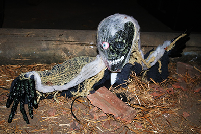Dekofigur "Groundbreaker Zombie Jolly", animiert